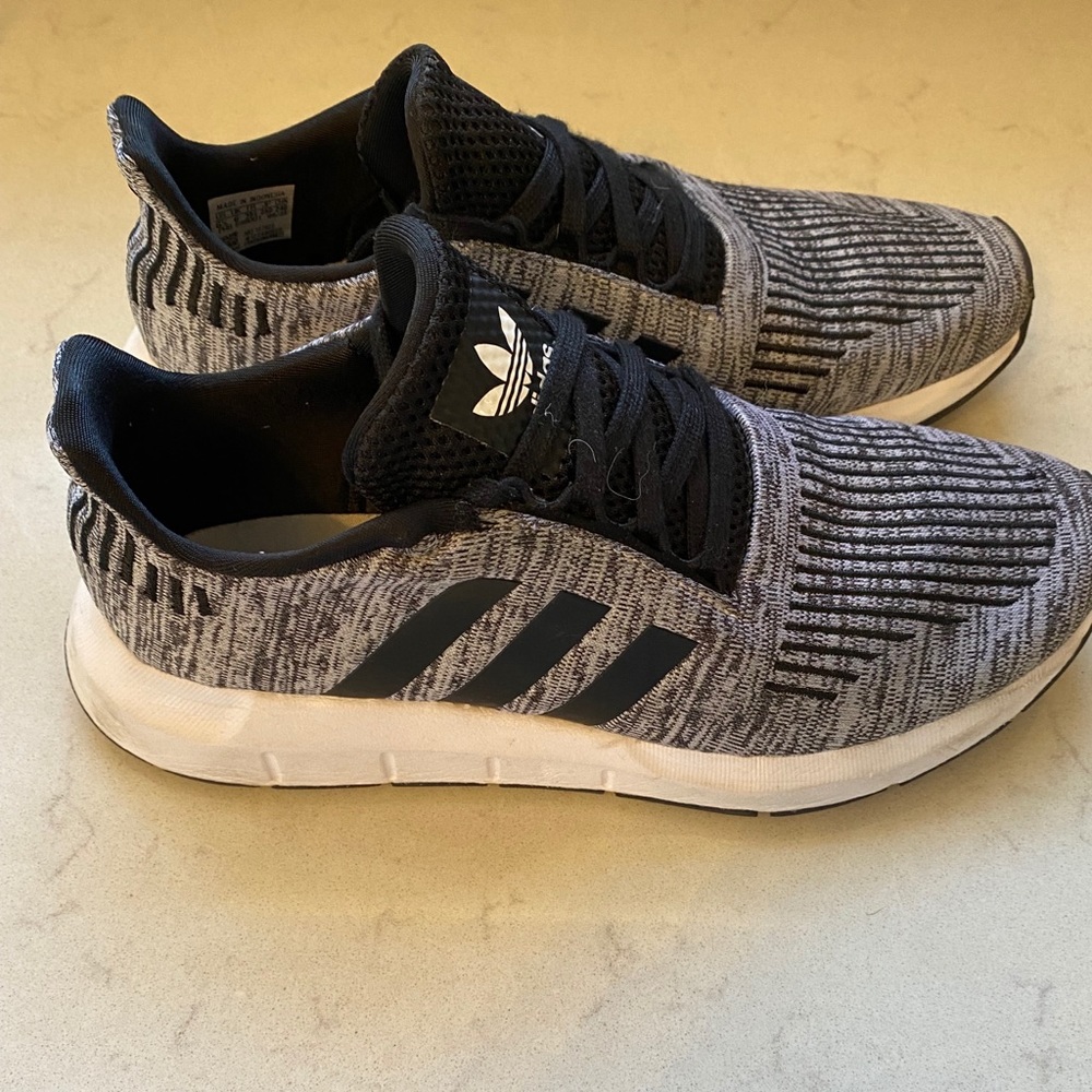 Adidas swift run black